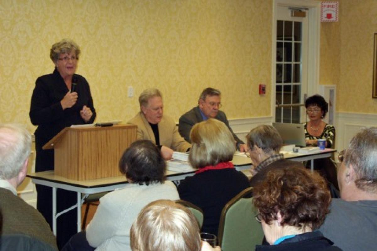 The First Selectman gives a presentation to the residents of Oxford Greens.